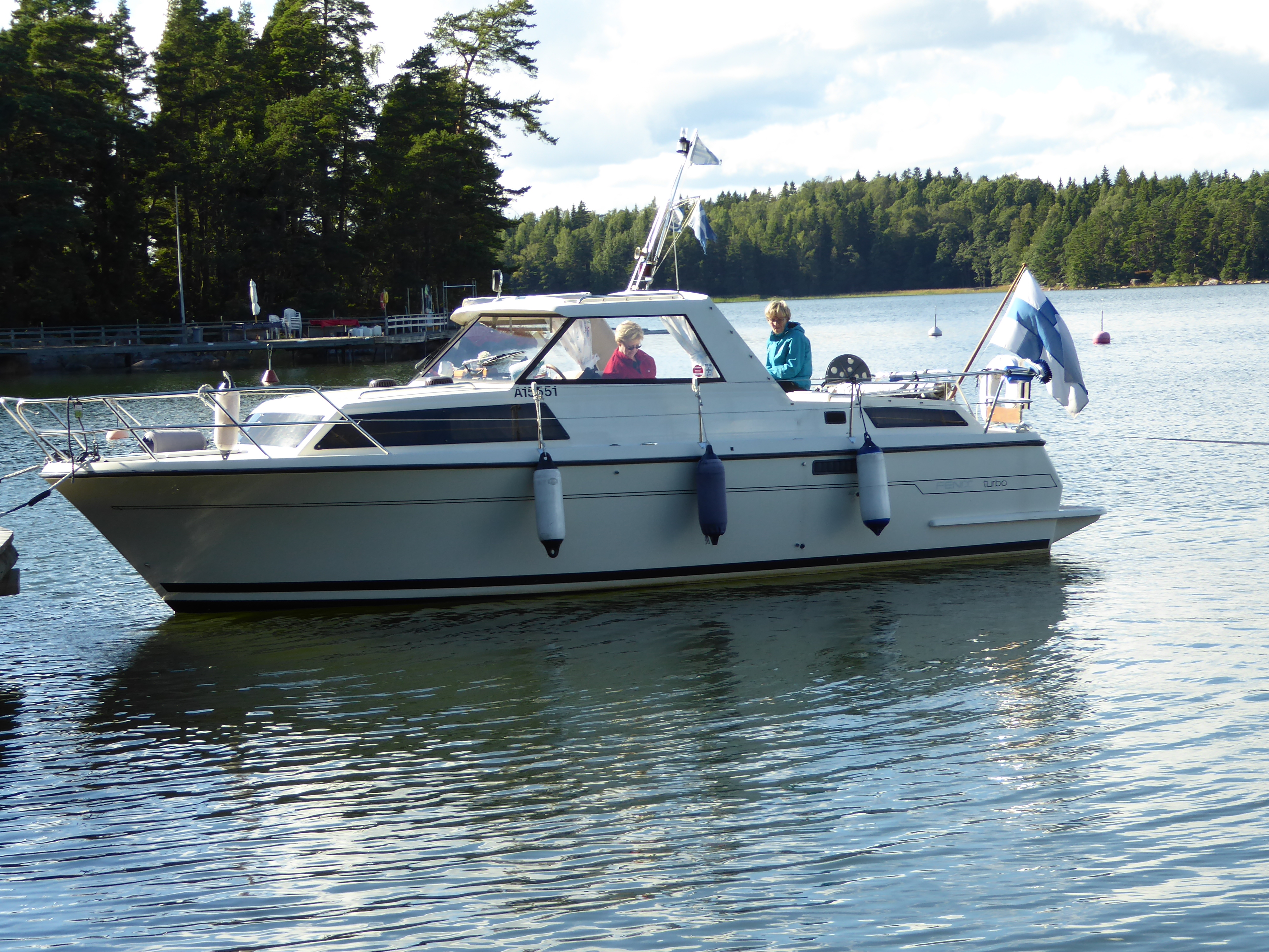 Maxi Fenix 885 AFT Cabin