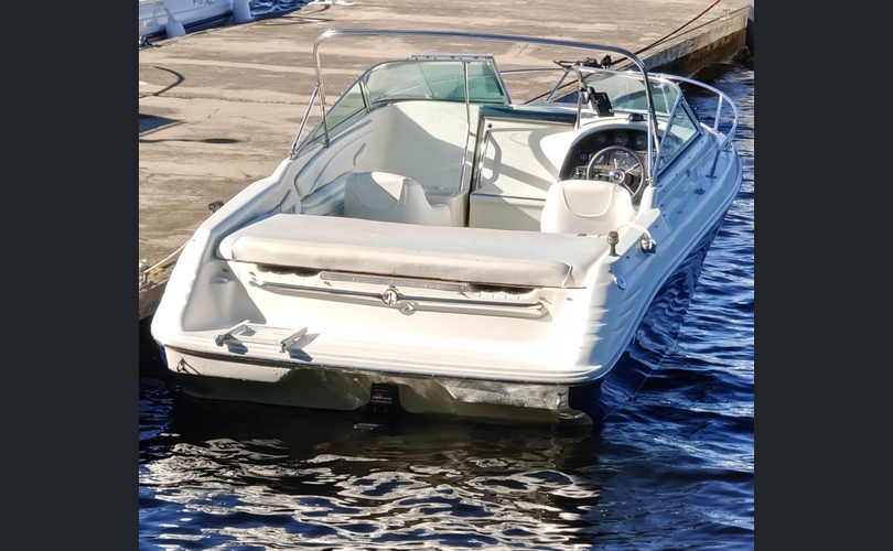 Sea Ray 230 Overnight-kuva-3